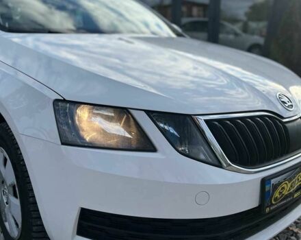 Белый Шкода Октавия, объемом двигателя 1.6 л и пробегом 140 тыс. км за 14900 $, фото 1 на Automoto.ua