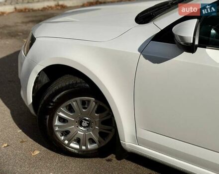 Белый Шкода Октавия, объемом двигателя 1.6 л и пробегом 62 тыс. км за 14500 $, фото 9 на Automoto.ua