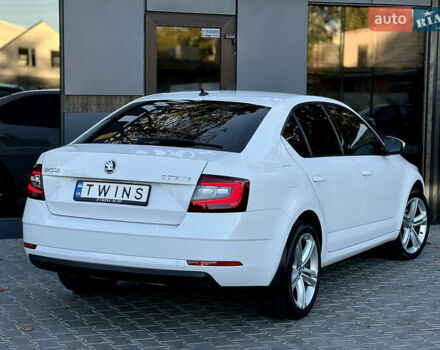 Белый Шкода Октавия, объемом двигателя 1.4 л и пробегом 127 тыс. км за 15900 $, фото 3 на Automoto.ua