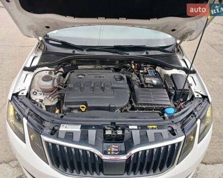 Білий Шкода Октавія, об'ємом двигуна 1.6 л та пробігом 250 тис. км за 12800 $, фото 12 на Automoto.ua