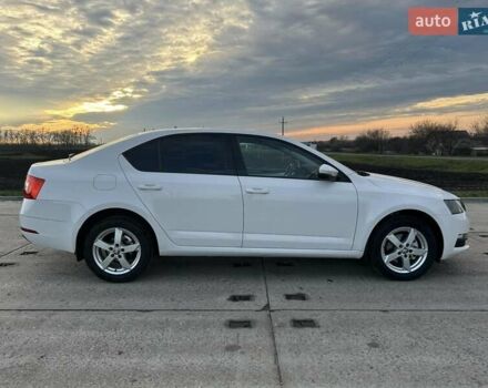 Білий Шкода Октавія, об'ємом двигуна 1.4 л та пробігом 130 тис. км за 16000 $, фото 27 на Automoto.ua