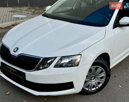Белый Шкода Октавия, объемом двигателя 1.6 л и пробегом 62 тыс. км за 14500 $, фото 5 на Automoto.ua