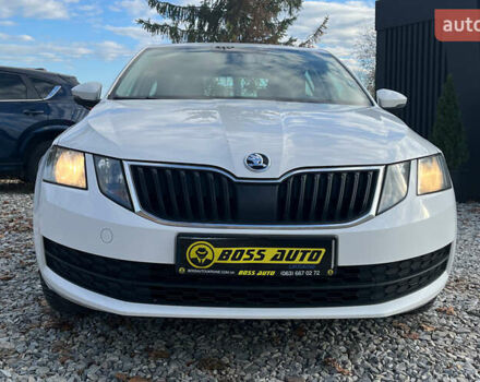 Белый Шкода Октавия, объемом двигателя 1.6 л и пробегом 140 тыс. км за 14900 $, фото 2 на Automoto.ua