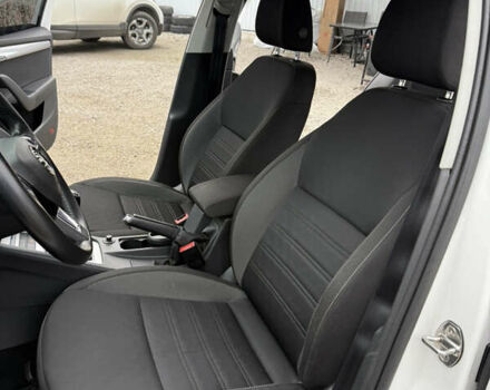 Белый Шкода Октавия, объемом двигателя 1.6 л и пробегом 64 тыс. км за 15400 $, фото 5 на Automoto.ua