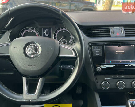 Білий Шкода Октавія, об'ємом двигуна 1.6 л та пробігом 140 тис. км за 14900 $, фото 10 на Automoto.ua