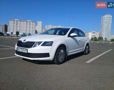 Белый Шкода Октавия, объемом двигателя 1.6 л и пробегом 62 тыс. км за 14500 $, фото 1 на Automoto.ua