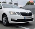 Білий Шкода Октавія, об'ємом двигуна 1.6 л та пробігом 112 тис. км за 16000 $, фото 1 на Automoto.ua