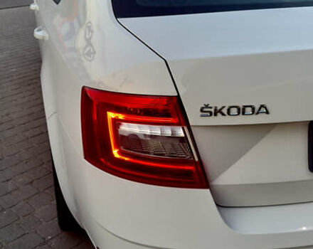 Білий Шкода Октавія, об'ємом двигуна 1.6 л та пробігом 210 тис. км за 12999 $, фото 15 на Automoto.ua