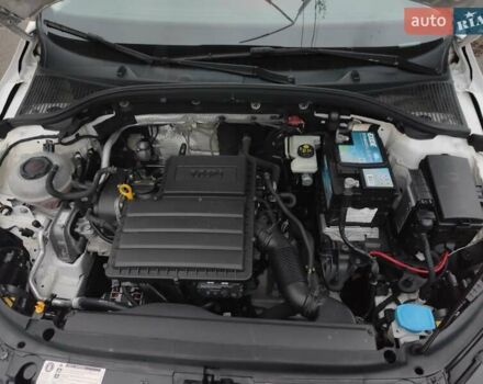 Белый Шкода Октавия, объемом двигателя 1.6 л и пробегом 209 тыс. км за 13800 $, фото 4 на Automoto.ua