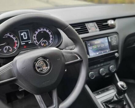 Белый Шкода Октавия, объемом двигателя 1.6 л и пробегом 220 тыс. км за 11500 $, фото 14 на Automoto.ua