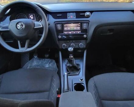 Белый Шкода Октавия, объемом двигателя 1.6 л и пробегом 220 тыс. км за 11500 $, фото 5 на Automoto.ua