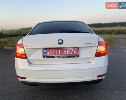 Білий Шкода Октавія, об'ємом двигуна 1.6 л та пробігом 164 тис. км за 13699 $, фото 11 на Automoto.ua