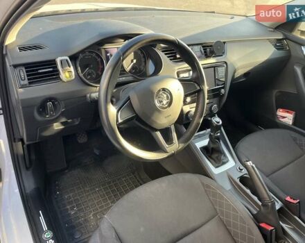 Белый Шкода Октавия, объемом двигателя 1.6 л и пробегом 47 тыс. км за 16000 $, фото 23 на Automoto.ua