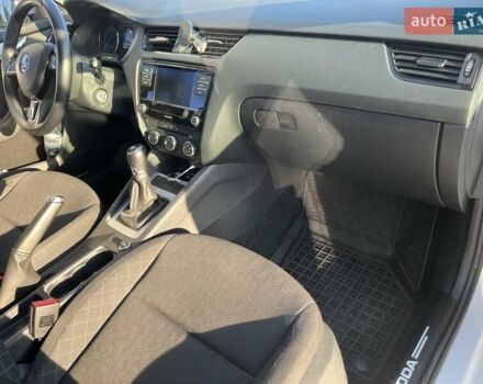 Белый Шкода Октавия, объемом двигателя 1.6 л и пробегом 47 тыс. км за 16000 $, фото 28 на Automoto.ua