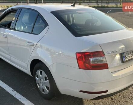 Белый Шкода Октавия, объемом двигателя 1.6 л и пробегом 47 тыс. км за 16000 $, фото 6 на Automoto.ua