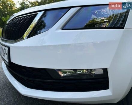 Белый Шкода Октавия, объемом двигателя 1.6 л и пробегом 50 тыс. км за 14999 $, фото 14 на Automoto.ua