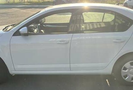 Белый Шкода Октавия, объемом двигателя 1.6 л и пробегом 47 тыс. км за 16000 $, фото 4 на Automoto.ua