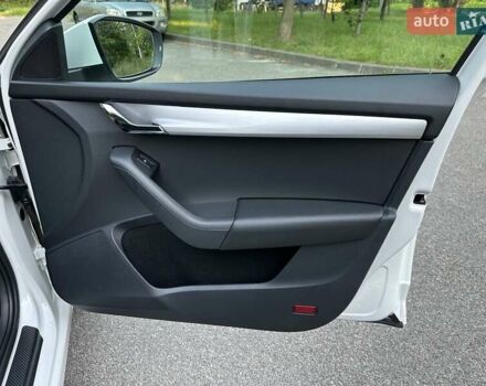 Белый Шкода Октавия, объемом двигателя 1.6 л и пробегом 50 тыс. км за 14999 $, фото 37 на Automoto.ua