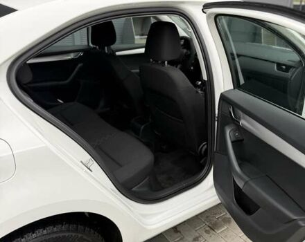 Білий Шкода Октавія, об'ємом двигуна 1.6 л та пробігом 40 тис. км за 14800 $, фото 3 на Automoto.ua