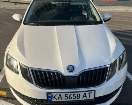 Белый Шкода Октавия, объемом двигателя 1.6 л и пробегом 47 тыс. км за 16000 $, фото 2 на Automoto.ua