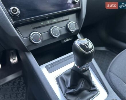 Белый Шкода Октавия, объемом двигателя 1.6 л и пробегом 50 тыс. км за 14999 $, фото 44 на Automoto.ua