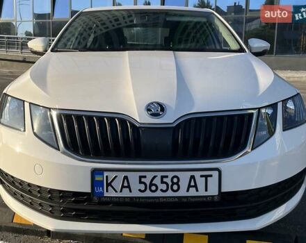 Белый Шкода Октавия, объемом двигателя 1.6 л и пробегом 47 тыс. км за 16000 $, фото 1 на Automoto.ua
