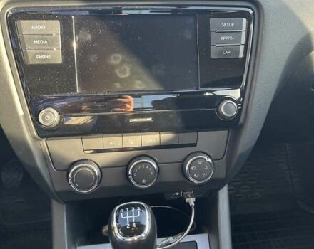 Белый Шкода Октавия, объемом двигателя 1.6 л и пробегом 47 тыс. км за 16000 $, фото 24 на Automoto.ua