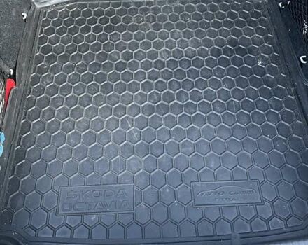 Белый Шкода Октавия, объемом двигателя 1.6 л и пробегом 47 тыс. км за 16000 $, фото 16 на Automoto.ua