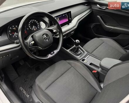 Білий Шкода Октавія, об'ємом двигуна 1.4 л та пробігом 117 тис. км за 18518 $, фото 12 на Automoto.ua
