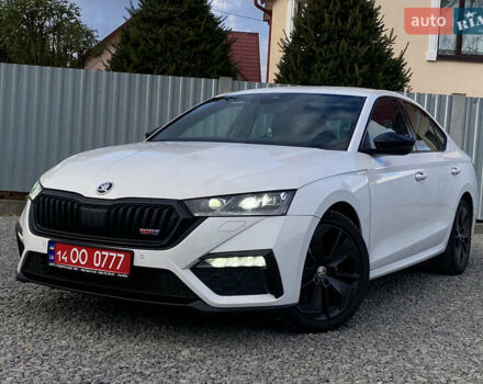 Білий Шкода Октавія, об'ємом двигуна 2 л та пробігом 160 тис. км за 27999 $, фото 1 на Automoto.ua