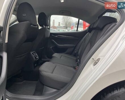Білий Шкода Октавія, об'ємом двигуна 1.4 л та пробігом 117 тис. км за 18518 $, фото 25 на Automoto.ua