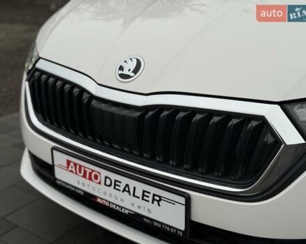 Белый Шкода Октавия, объемом двигателя 1.4 л и пробегом 17 тыс. км за 19900 $, фото 3 на Automoto.ua