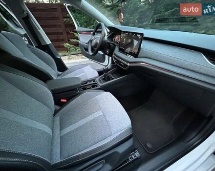 Білий Шкода Октавія, об'ємом двигуна 1.5 л та пробігом 15 тис. км за 33900 $, фото 15 на Automoto.ua