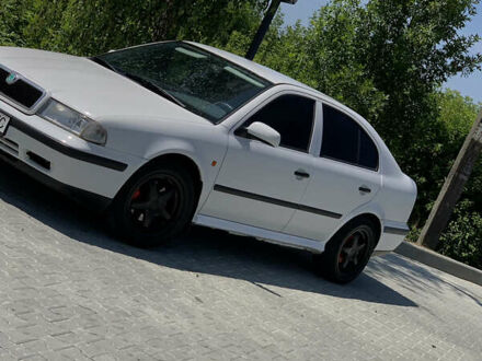 Шкода Октавия 1997 в Мукачеве на Automoto.ua Белый Шкода Октавия, объемом двигателя 1.6 л и пробегом 415 тыс. км за 2600 $, фото 1 на Automoto.ua