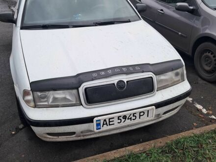 Белый Шкода Октавия, объемом двигателя 1.6 л и пробегом 360 тыс. км за 1416 $, фото 1 на Automoto.ua