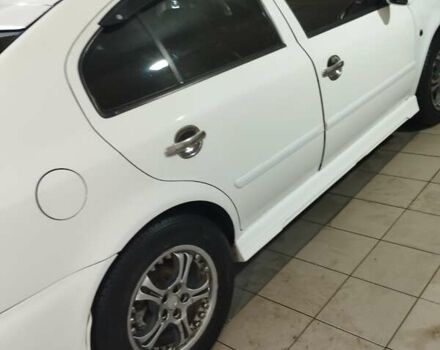 Білий Шкода Октавія, об'ємом двигуна 1.6 л та пробігом 200 тис. км за 4200 $, фото 1 на Automoto.ua