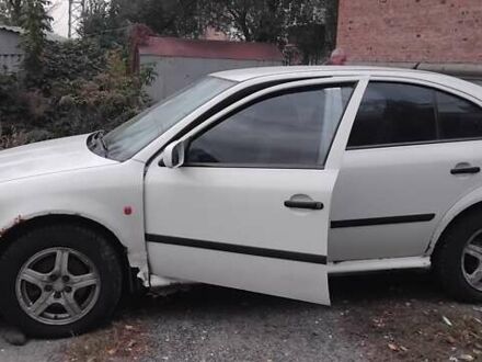 Белый Шкода Октавия, объемом двигателя 1.8 л и пробегом 217 тыс. км за 3000 $, фото 1 на Automoto.ua