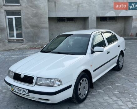 Білий Шкода Октавія, об'ємом двигуна 1.6 л та пробігом 300 тис. км за 2250 $, фото 1 на Automoto.ua