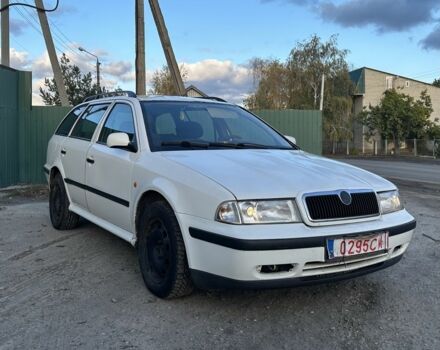 Белый Шкода Октавия, объемом двигателя 1.9 л и пробегом 320 тыс. км за 2000 $, фото 1 на Automoto.ua