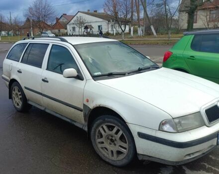 Белый Шкода Октавия, объемом двигателя 1.9 л и пробегом 330 тыс. км за 1800 $, фото 1 на Automoto.ua