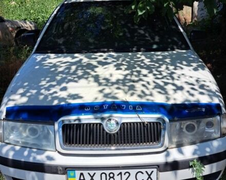 Білий Шкода Октавія, об'ємом двигуна 1.6 л та пробігом 400 тис. км за 1900 $, фото 1 на Automoto.ua