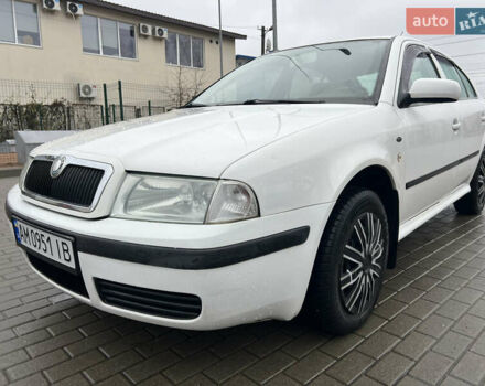 Белый Шкода Октавия, объемом двигателя 1.6 л и пробегом 303 тыс. км за 3950 $, фото 1 на Automoto.ua
