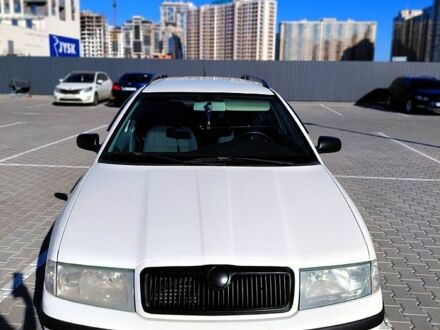 Белый Шкода Октавия, объемом двигателя 1.6 л и пробегом 264 тыс. км за 3900 $, фото 1 на Automoto.ua