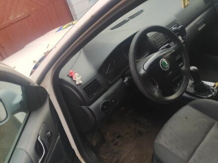 Белый Шкода Октавия, объемом двигателя 0 л и пробегом 3 тыс. км за 1000 $, фото 1 на Automoto.ua