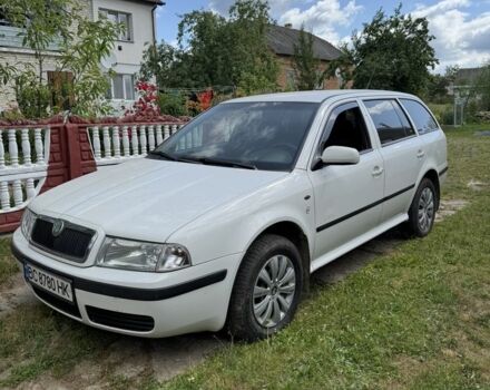 Белый Шкода Октавия, объемом двигателя 1.6 л и пробегом 240 тыс. км за 3402 $, фото 1 на Automoto.ua