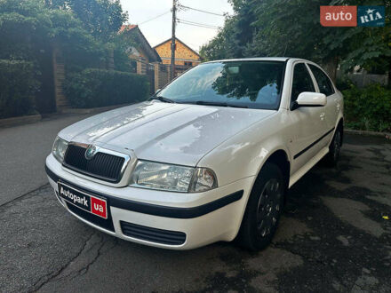 Белый Шкода Октавия, объемом двигателя 1.6 л и пробегом 232 тыс. км за 4290 $, фото 1 на Automoto.ua