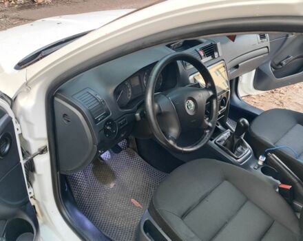 Белый Шкода Октавия, объемом двигателя 1.6 л и пробегом 370 тыс. км за 4500 $, фото 1 на Automoto.ua
