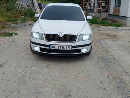 Белый Шкода Октавия, объемом двигателя 1.6 л и пробегом 155 тыс. км за 5800 $, фото 1 на Automoto.ua