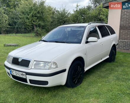 Білий Шкода Октавія, об'ємом двигуна 1.6 л та пробігом 400 тис. км за 3270 $, фото 1 на Automoto.ua