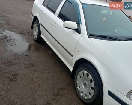 Белый Шкода Октавия, объемом двигателя 1.6 л и пробегом 266 тыс. км за 4150 $, фото 1 на Automoto.ua